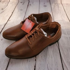 Boys size 1.5 dress shoes